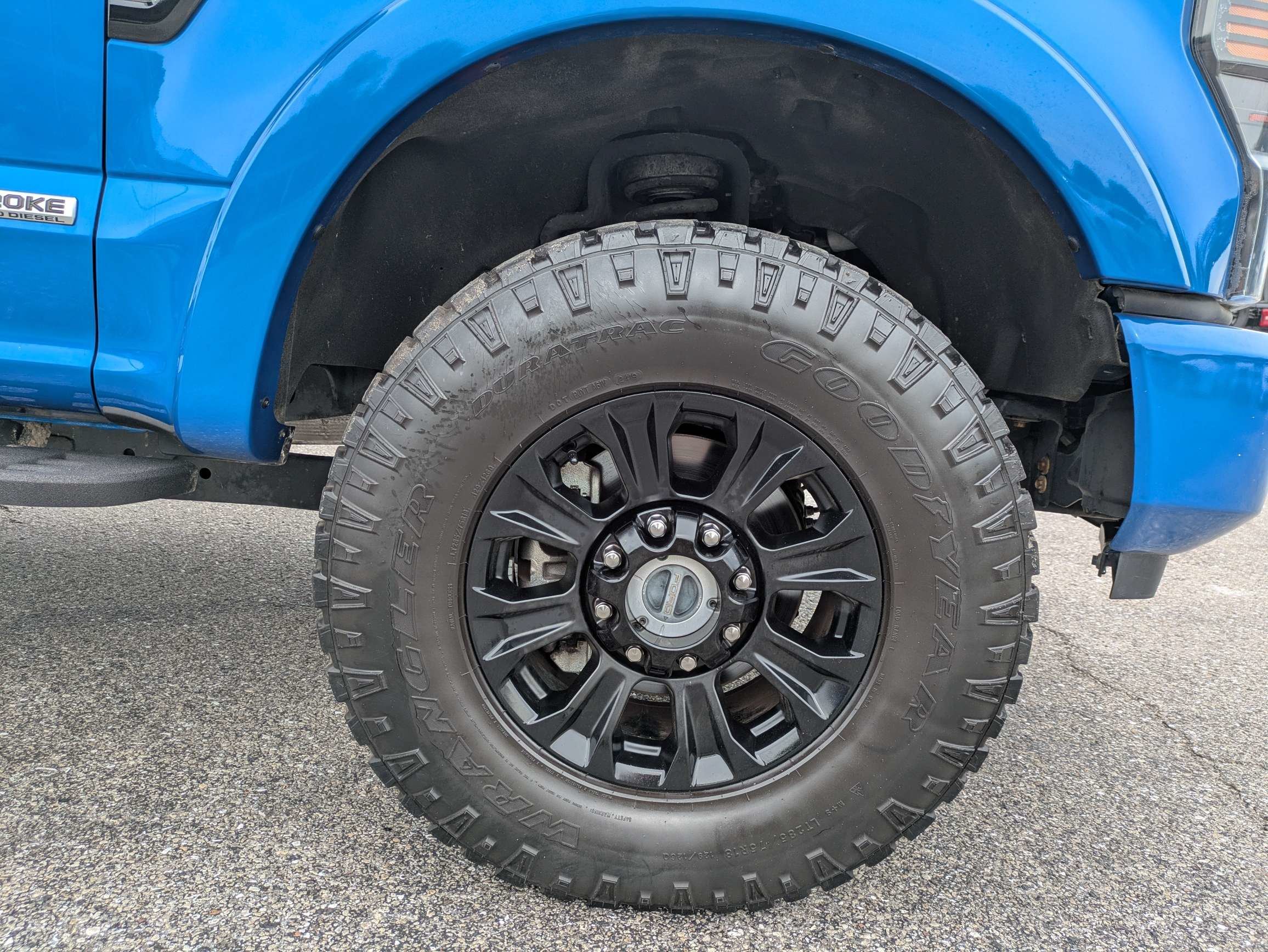Used 2020 Velocity Blue Metallic Ford LARIAT image 12