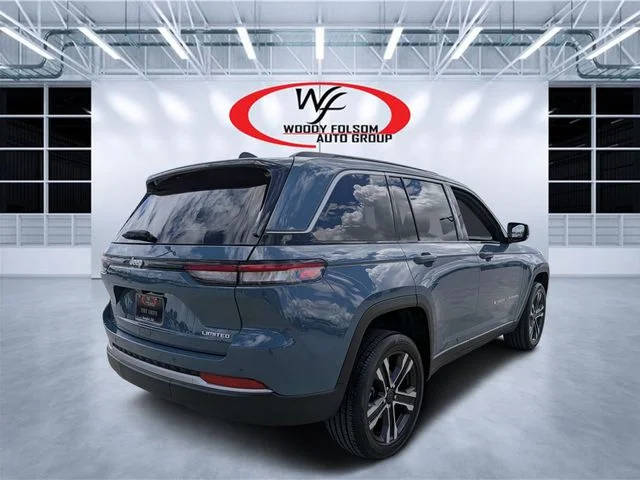 New 2027 Steel Blue Paint Jeep Limited image 3
