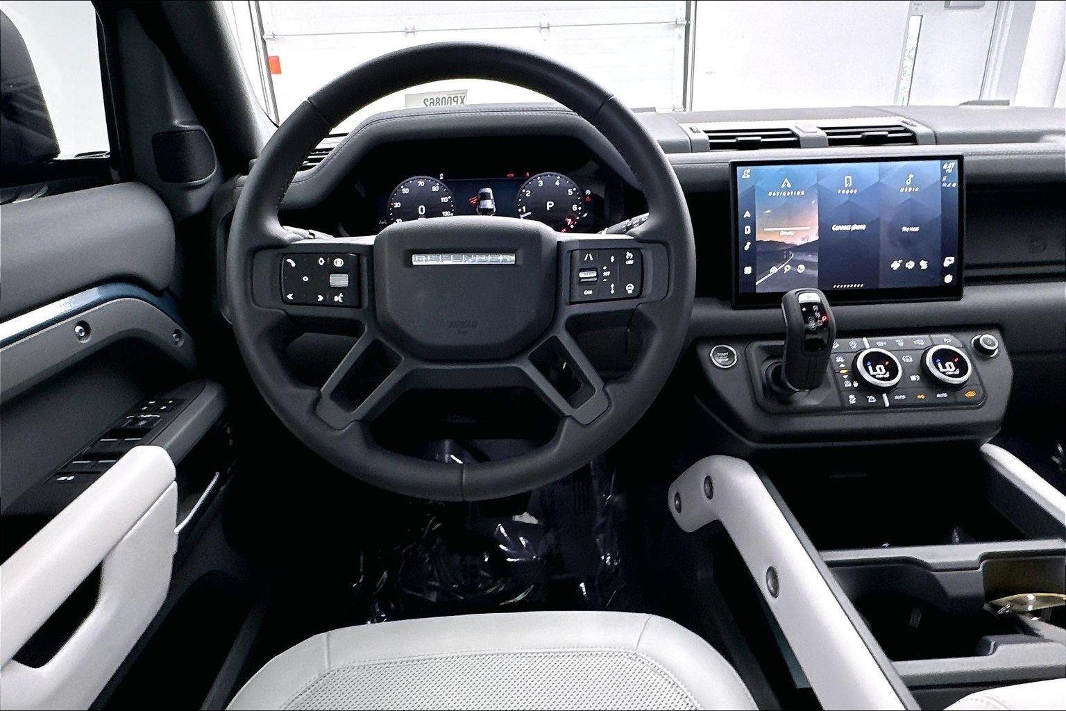 Used 2025 Tasman Blue Metallic Land Rover S image 7