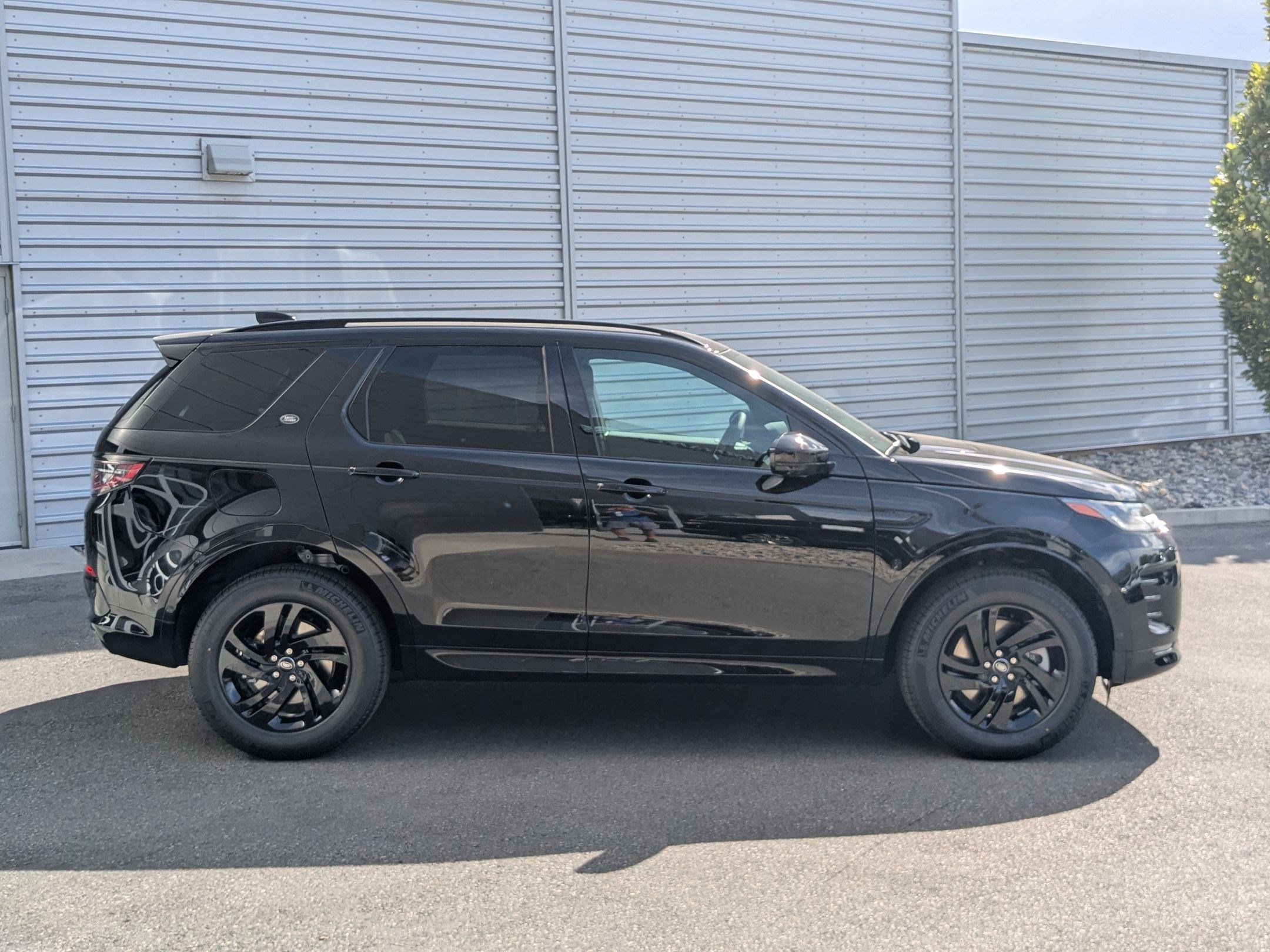 New 2026 Santorini Black Land Rover Landmark image 4