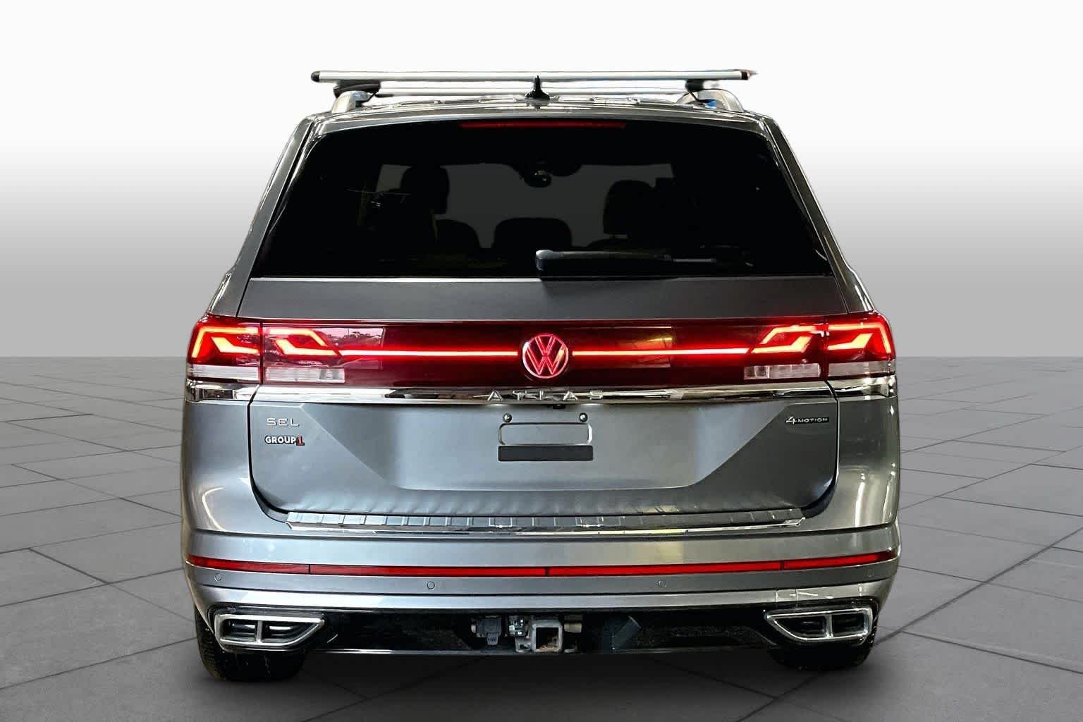 Used 2024 Platinum Gray Metallic Volkswagen 2.0T SEL Premium R-Line image 5