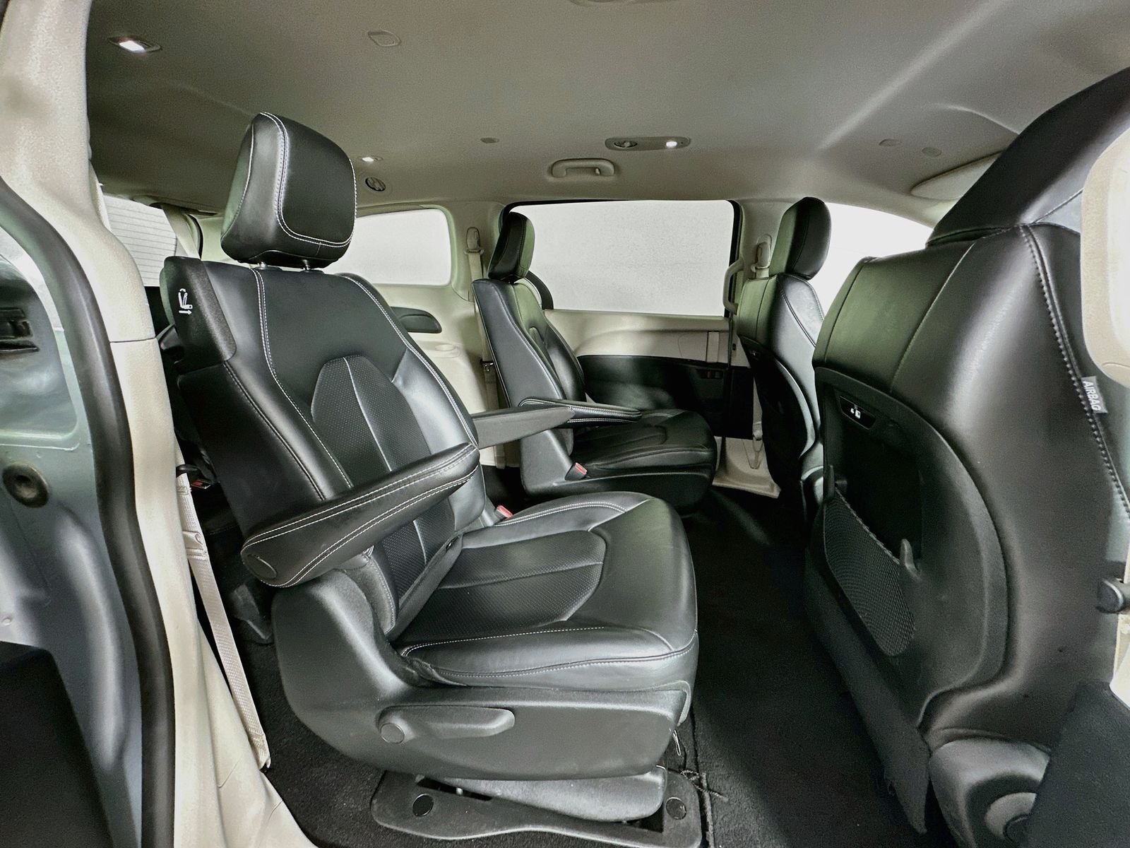 Used 2023 Silver Mist Clearcoat Chrysler Touring L image 28