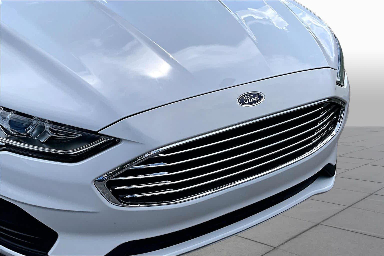 Used 2020 Oxford White Ford SE image 29