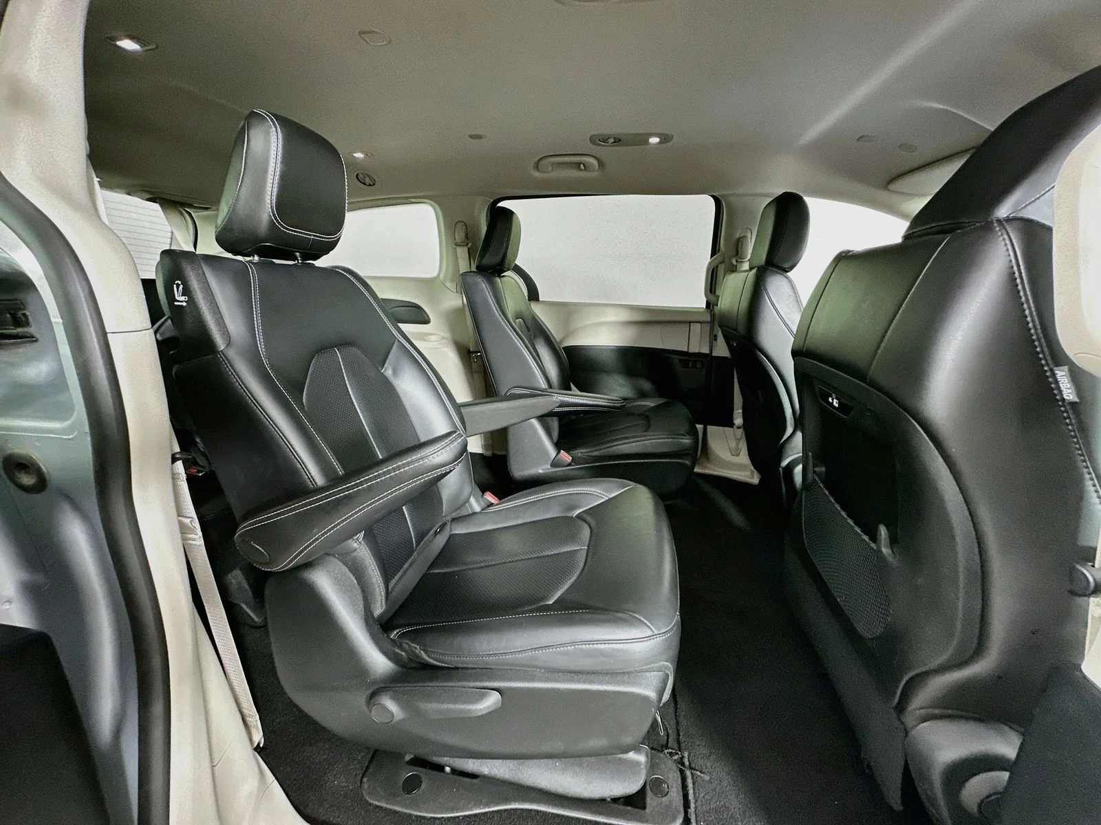Used 2023 Silver Mist Clearcoat Chrysler Touring L image 28