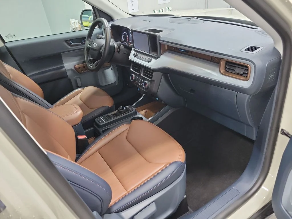 Used 2024  Ford Lariat image 20