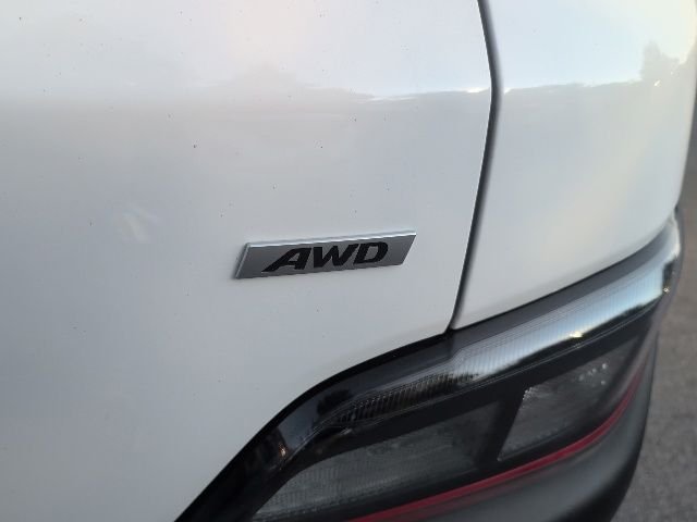Used 2023 White Hyundai SEL image 7