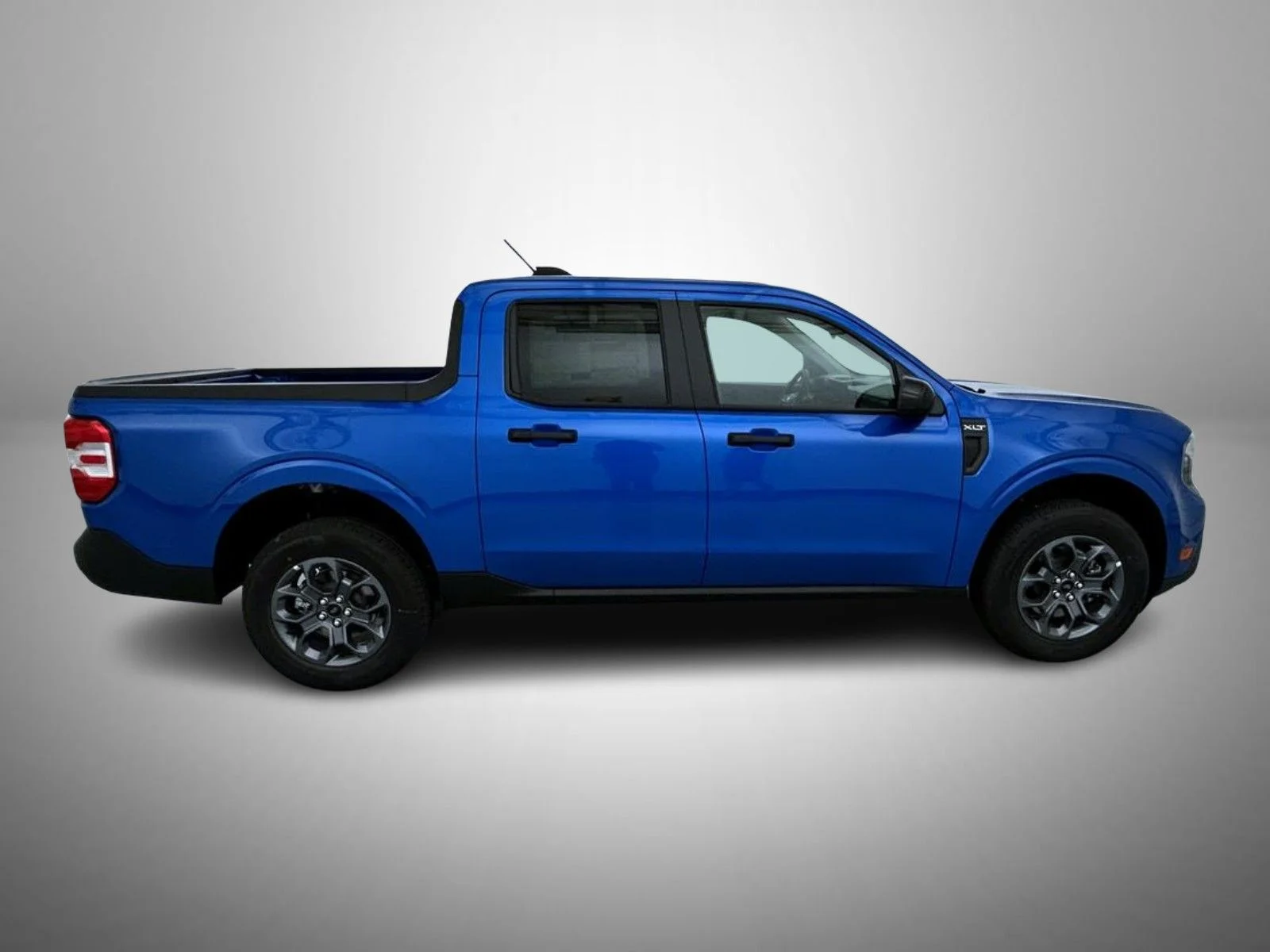 New 2026 Blue Ford XLT image 4