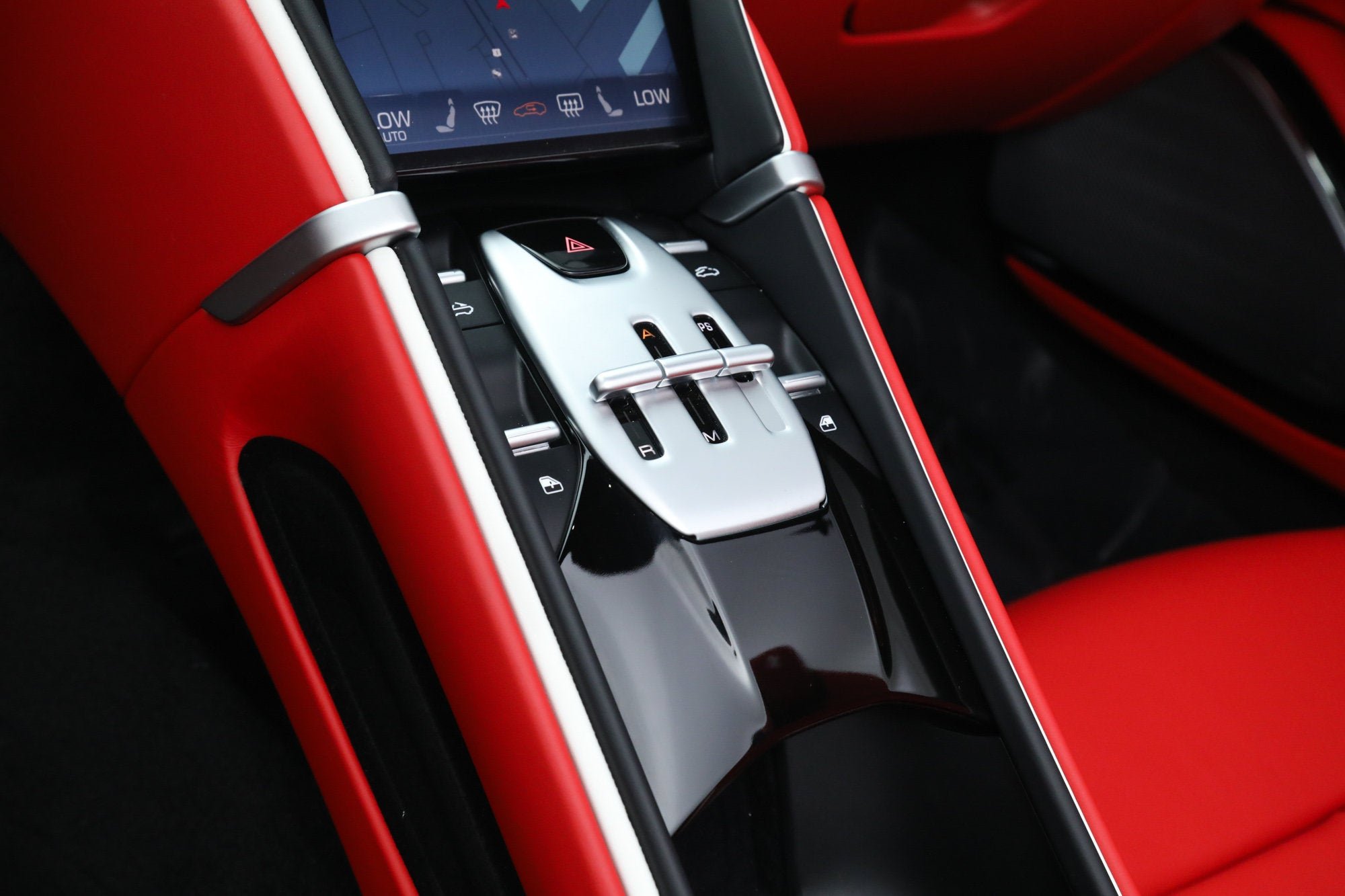 Certified Used 2025 Bianco Italia Ferrari  image 32