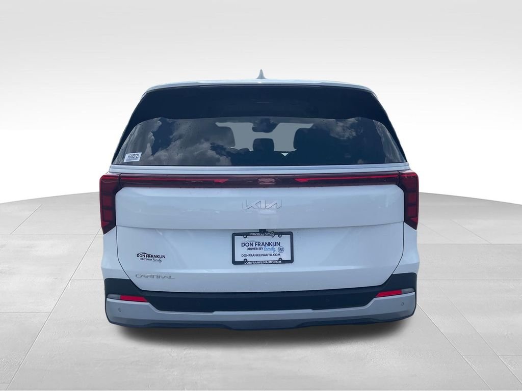 Used 2025 White Kia LXS image 4