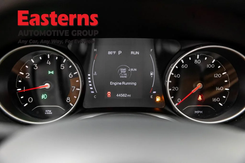 Used 2021 Green Jeep Latitude image 18
