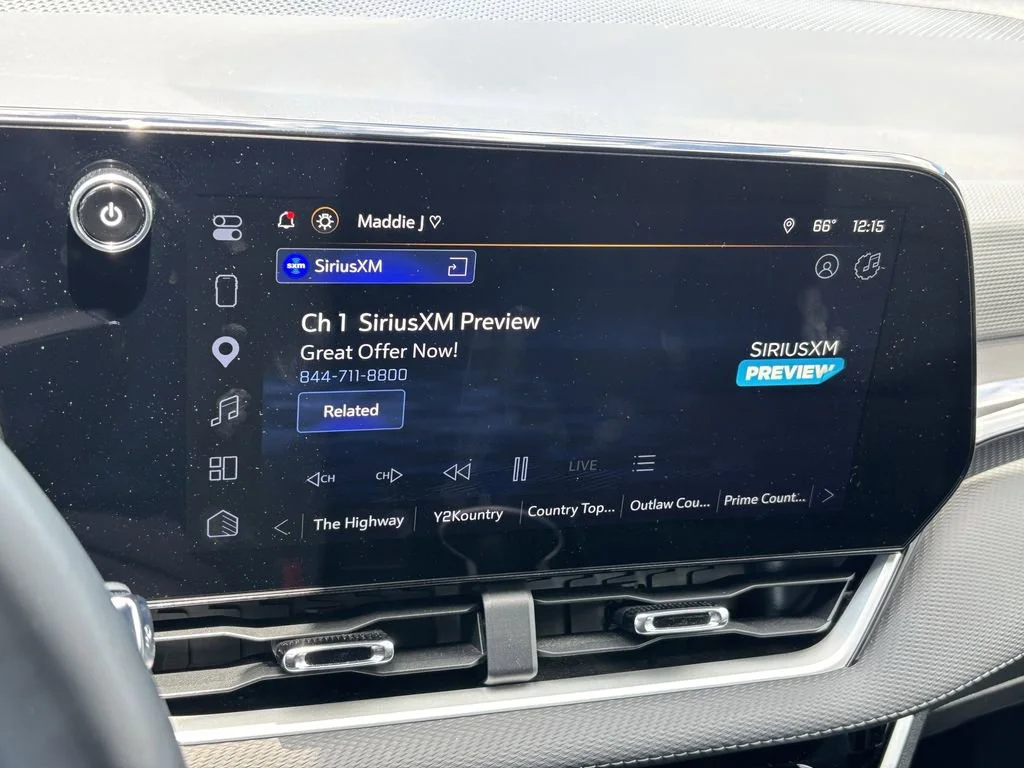 Used 2026 Summit White Chevrolet LT image 33