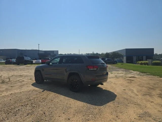 Used 2021 Gray Jeep Laredo X image 6