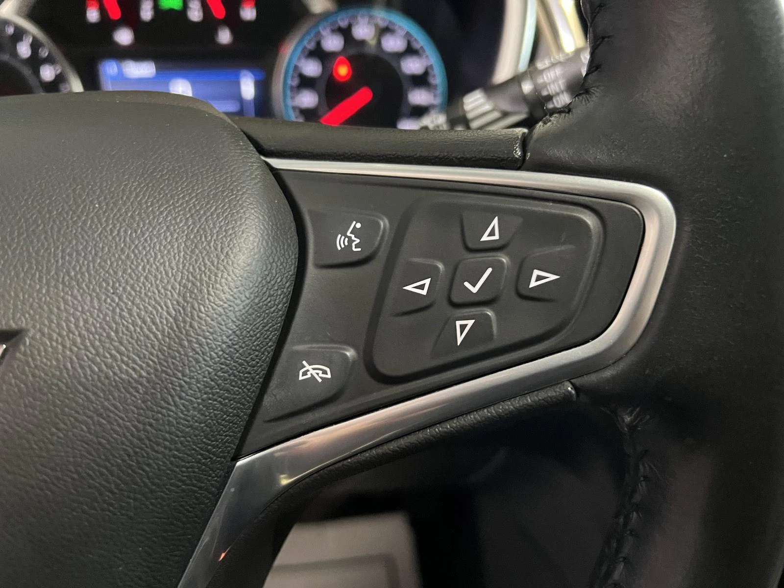 Used 2022 BLUE GLOW METALLIC Chevrolet LT image 16