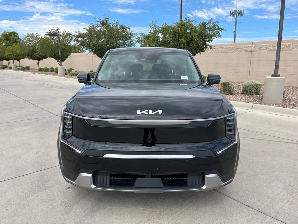 Used 2024 Black Kia Light Long Range image 3