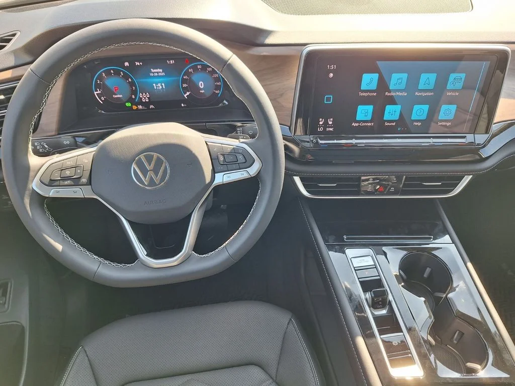 New 2026 White Volkswagen SE w/Technology image 21