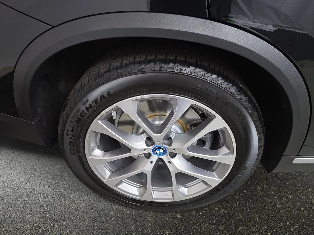 Used 2025 Black Sapphire Metallic BMW xDrive50e image 33