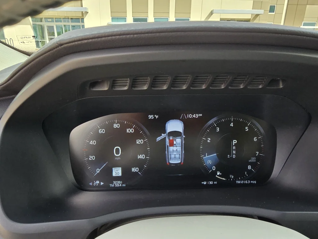 Used 2022 Pine Grey Metallic Volvo Inscription image 20
