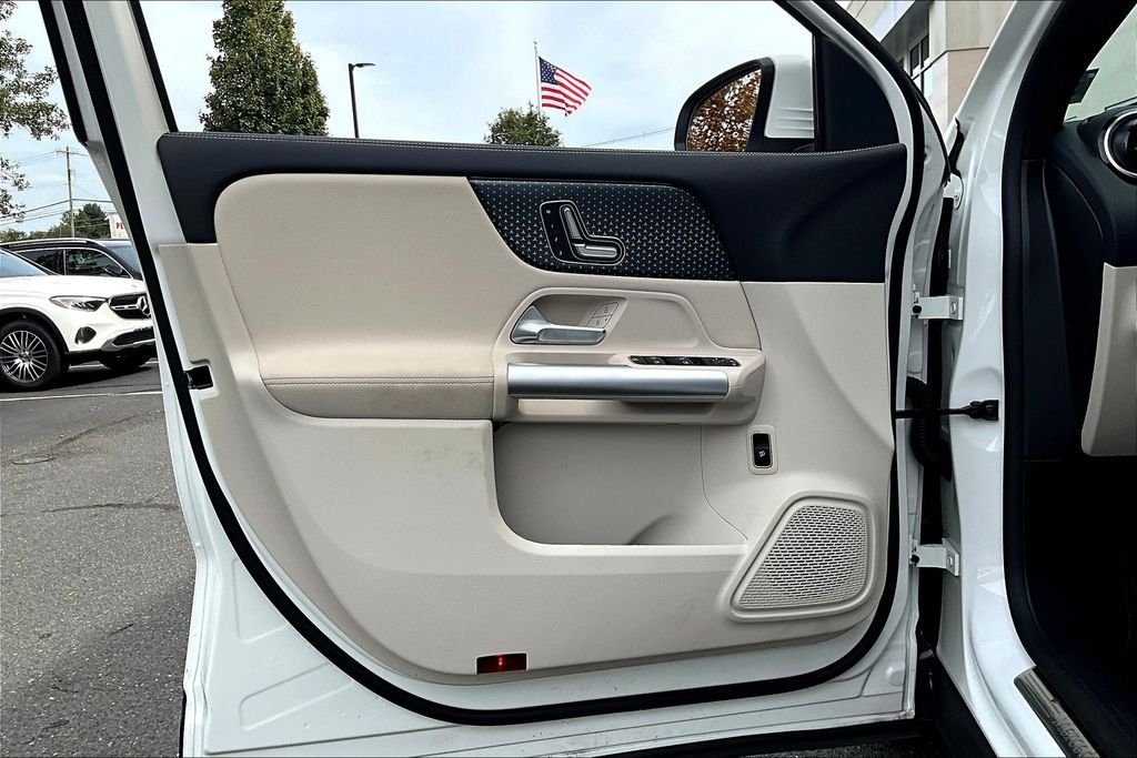 Certified Used 2025 White Mercedes-Benz GLA 250 image 18