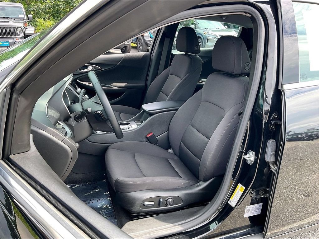 Used 2024 Mosaic Black Metallic Chevrolet RS image 9