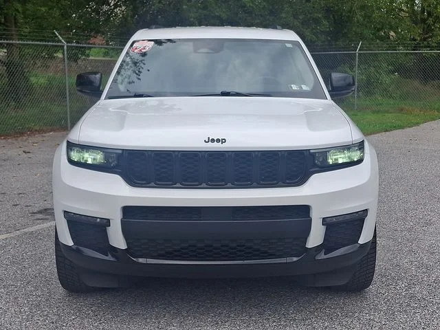 Used 2023 White Jeep Limited image 7