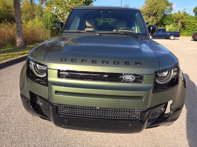 Used 2026 Woolstone Green Metallic Land Rover X-Dynamic SE image 8