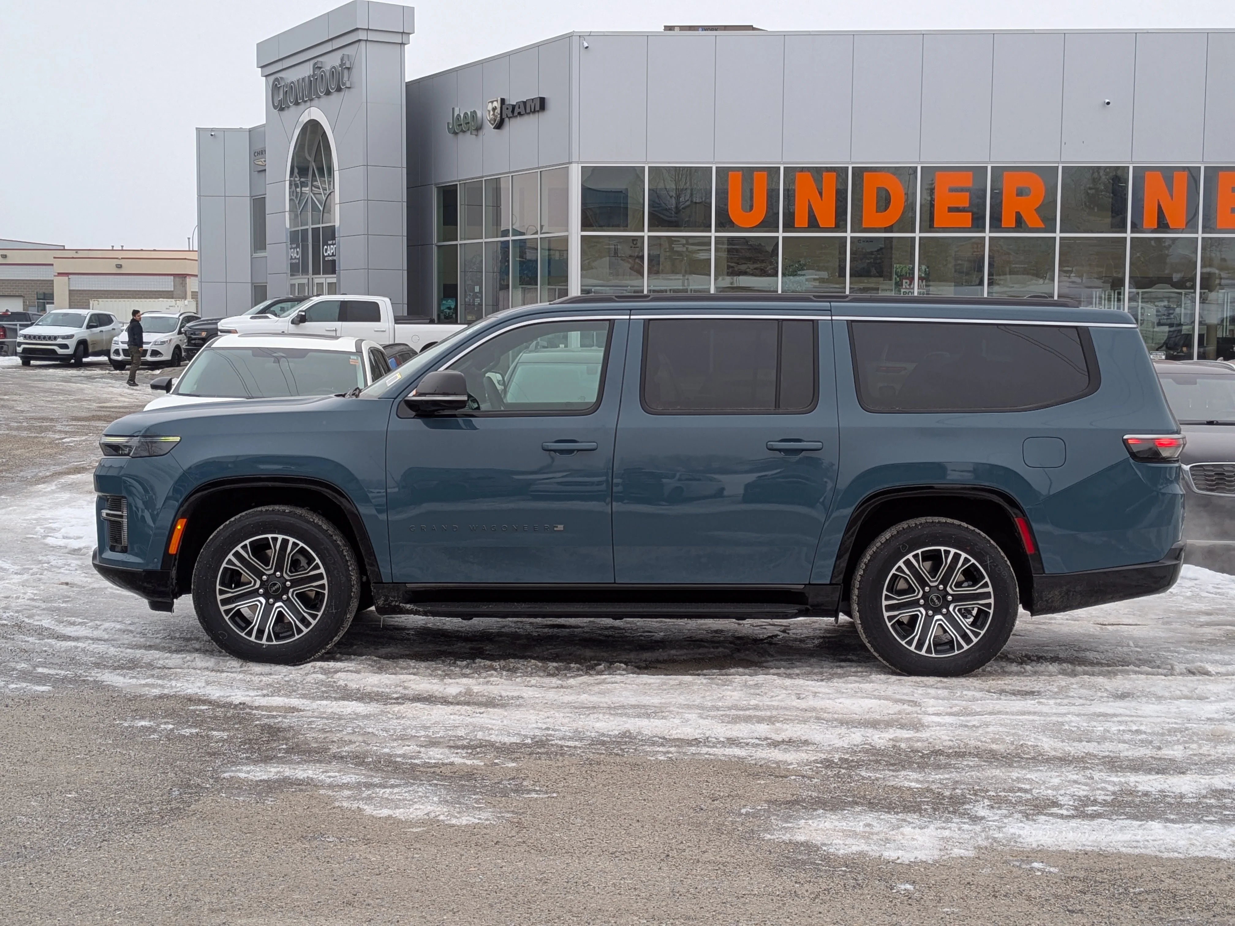 New 2026 Blue Jeep L - Hurricane SO Turbo - 8-Pass Seating - HD Trailer Tow - 12 Display - Vent Seats & More! image 5