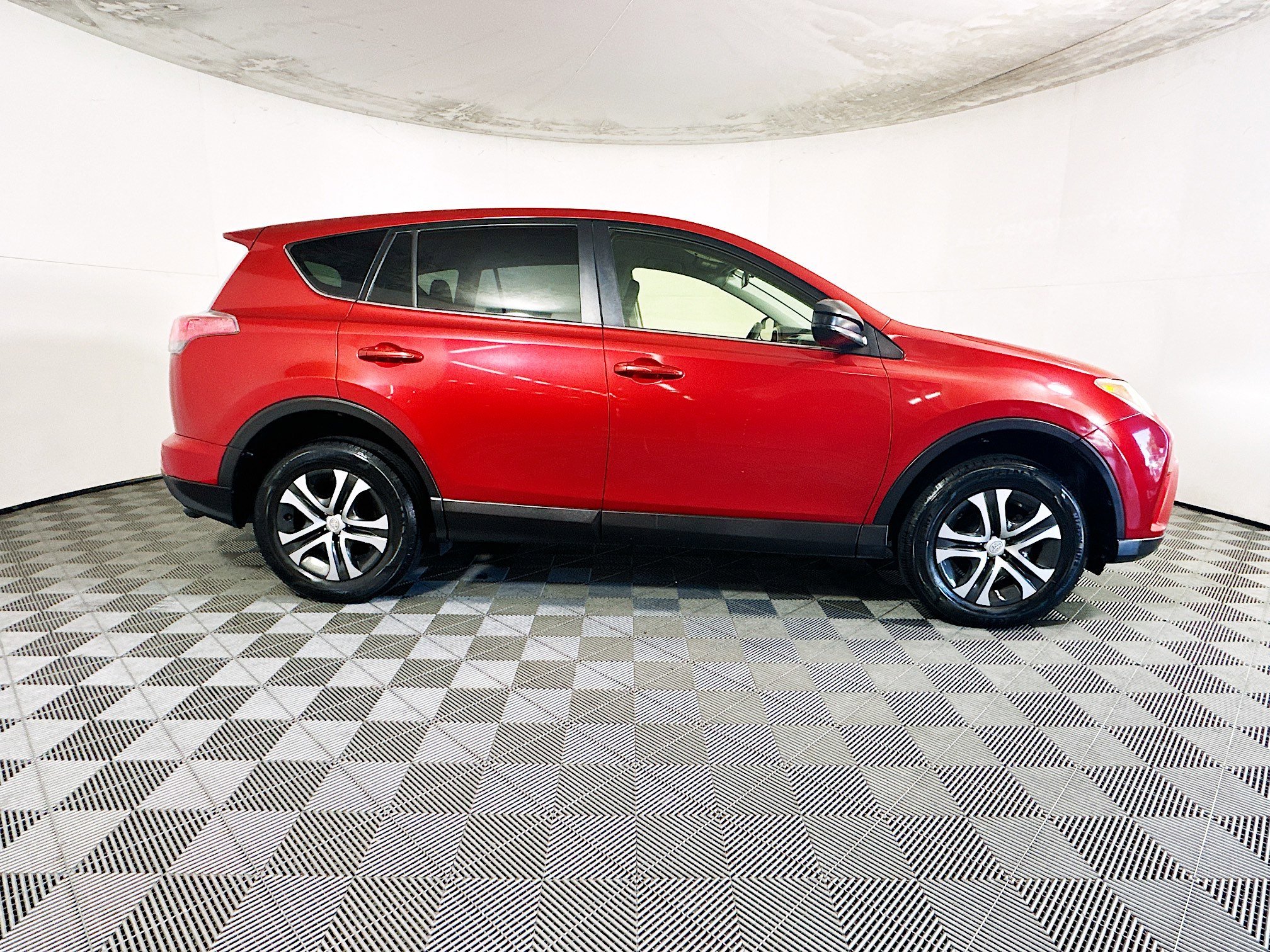 2017 Toyota RAV4 thumbnail 4