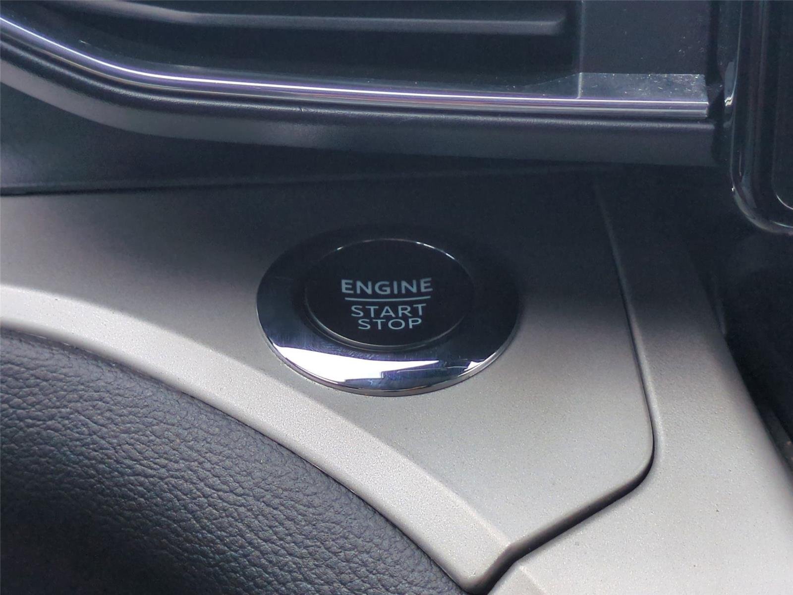 Used 2023 Agate Black Metallic Ford XLT image 30