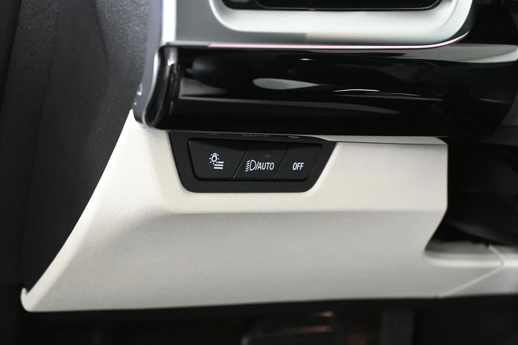 New 2026 White BMW xDrive28i image 26