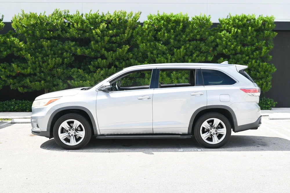Used 2015 Silver Toyota Limited image 4