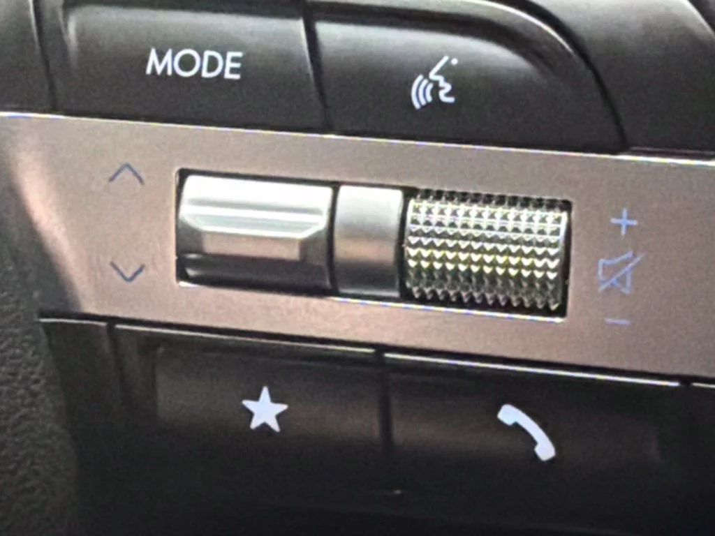 Used 2025 Hampton Gray Hyundai SEL Convenience image 20