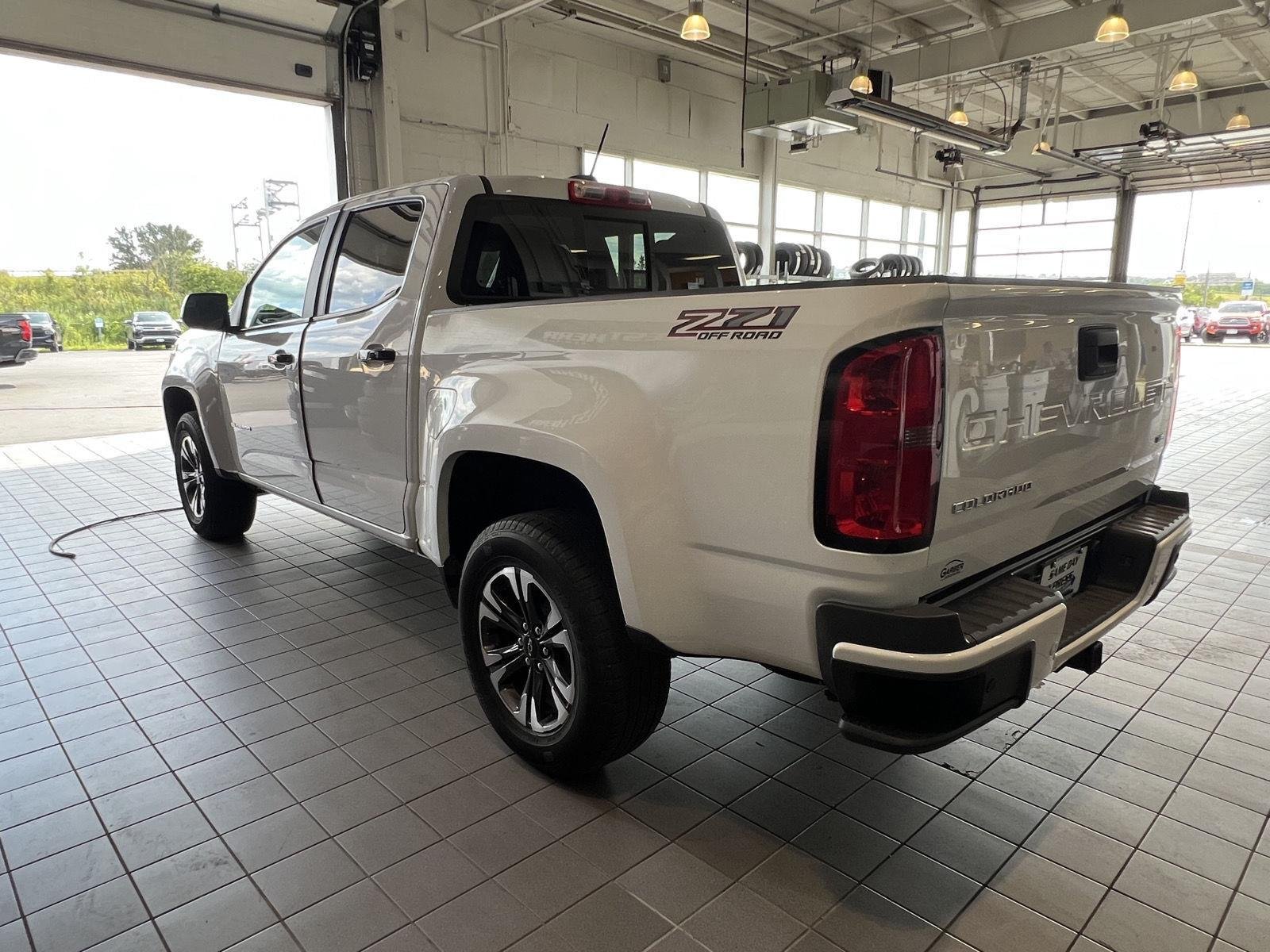 Used 2022 Summit White Chevrolet 4WD Z71 image 5