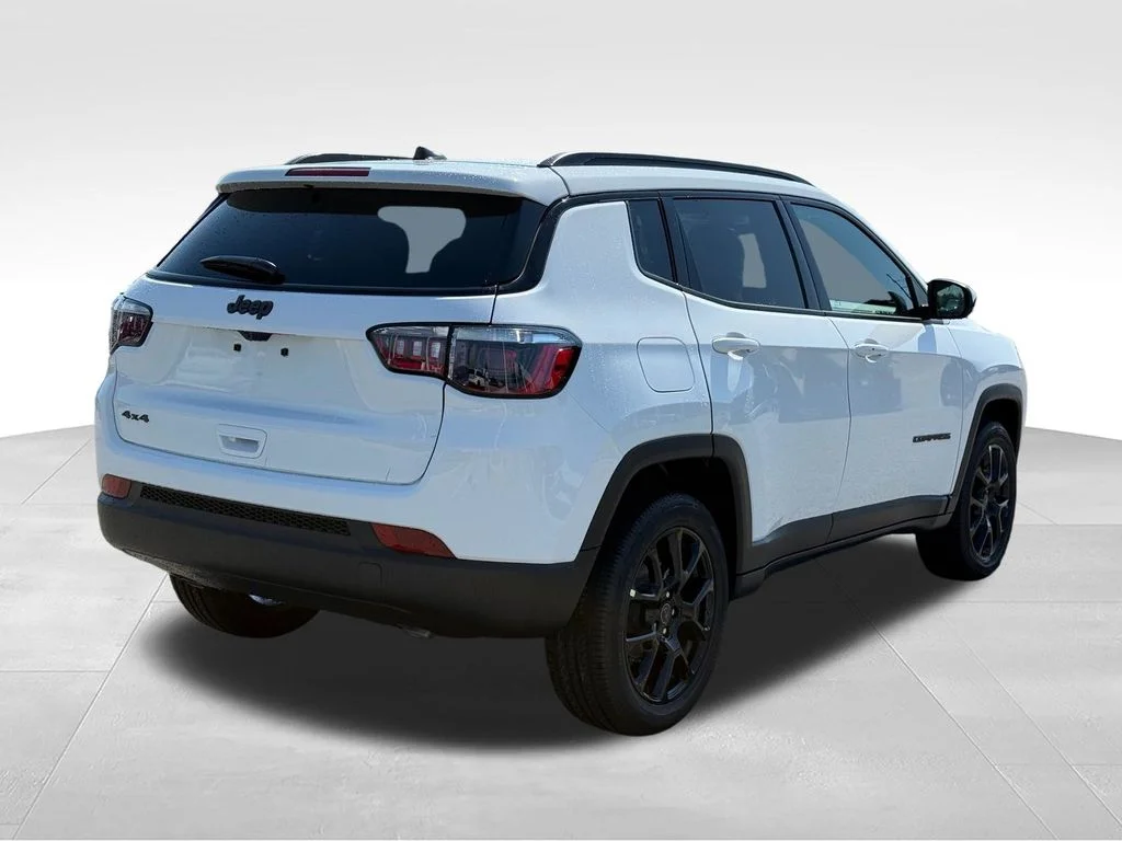 New 2026 Bright White Clear-Coat Exterior Paint Jeep Latitude image 30