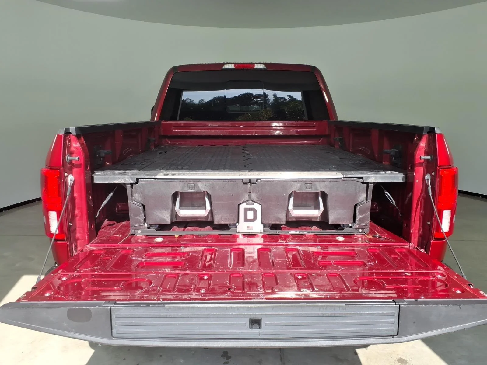 Used 2018 Ruby Red Metallic Tinted Clearcoat/Stone Gray Ford LARIAT image 36