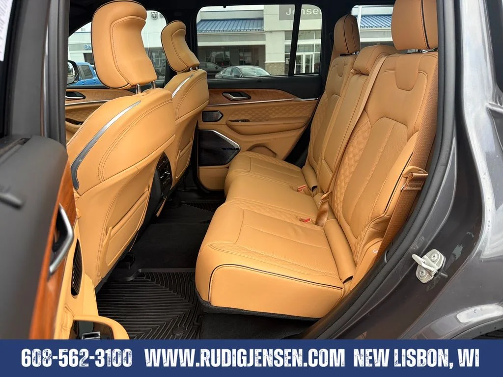 Used 2023 Gray Jeep Summit Reserve image 25