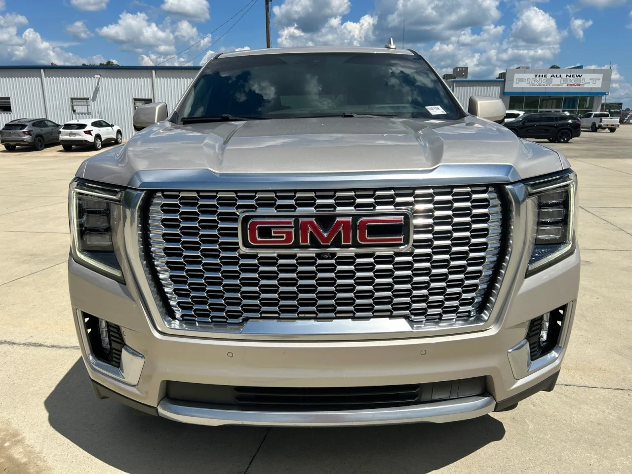 Used 2022 PEARL BEIGE METALLIC GMC Denali image 5