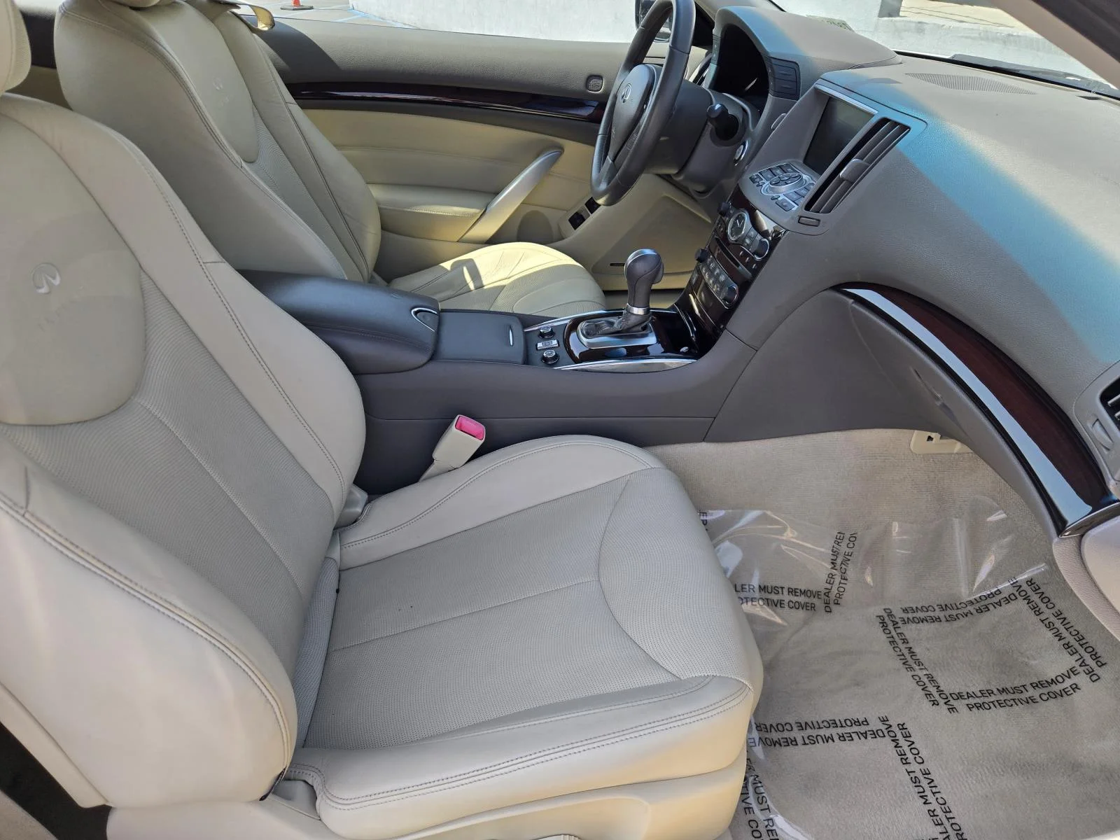 Used 2011 Moonlight White INFINITI 2dr Base image 29