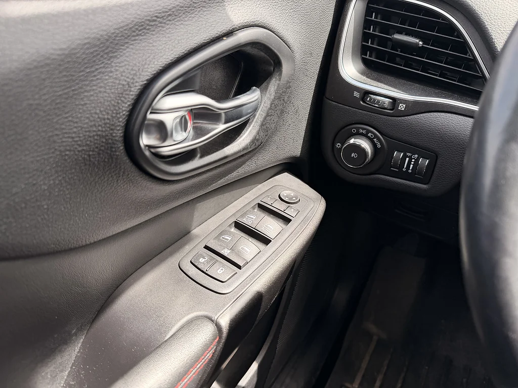 Used 2020 Granite Crystal Metallic Clear Coat Jeep Trailhawk Elite image 19