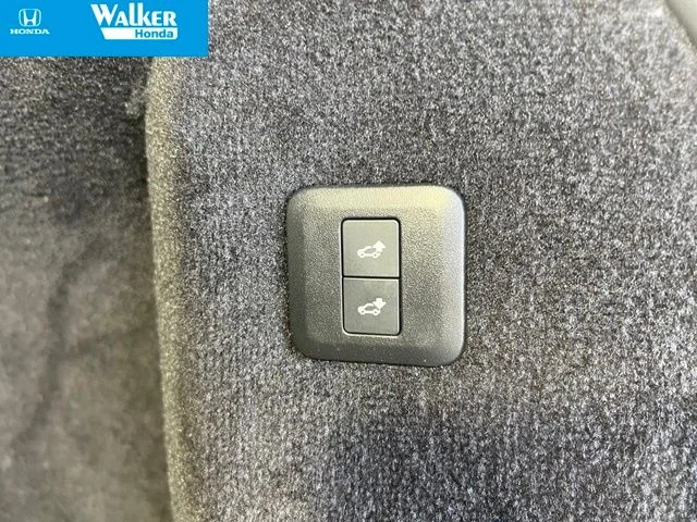 Used 2020 White Land Rover HST image 41