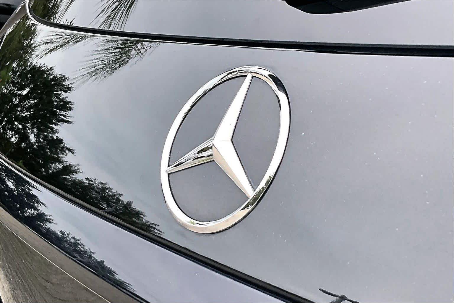 Used 2023 Obsidian Black Metallic Mercedes-Benz GLC 300 image 31
