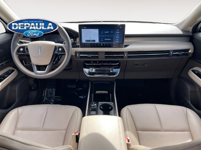 Used 2023 White Lincoln Standard image 13