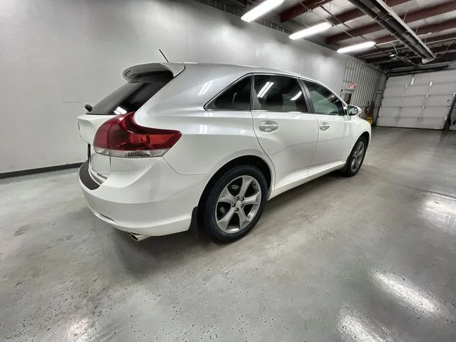 Used 2014 White Toyota XLE image 8