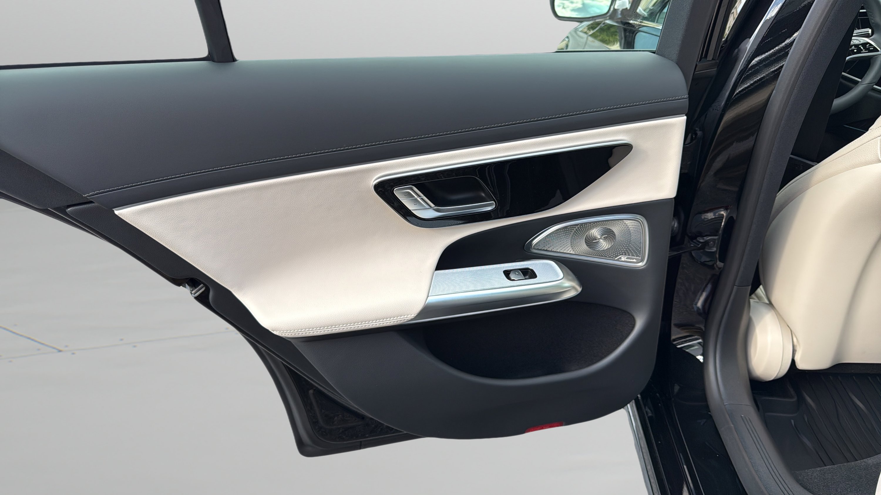 New 2027 Obsidian Black Metallic Mercedes-Benz E 350 image 17