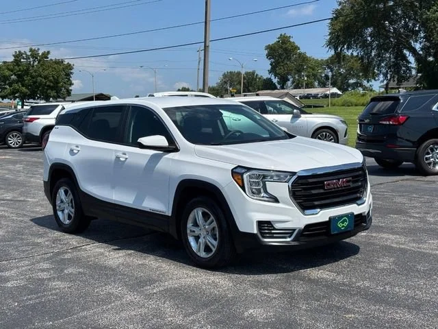 Used 2024 Summit White GMC SLE image 7