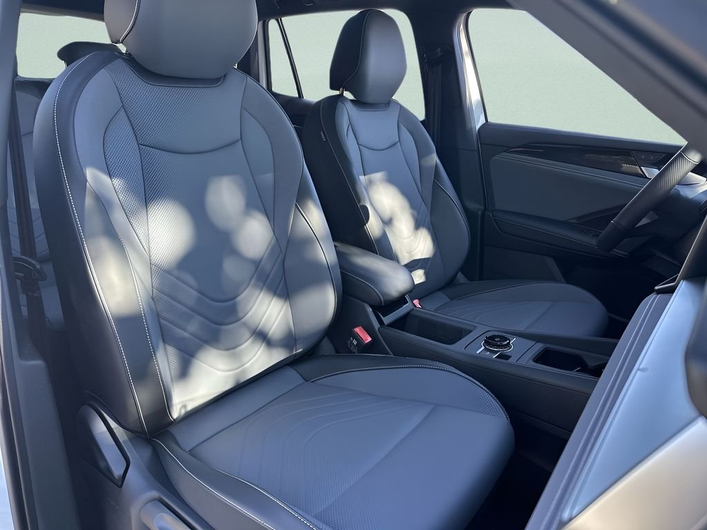 New 2026 Opal White Pearl Volkswagen 2.0T SE R-Line Black image 26