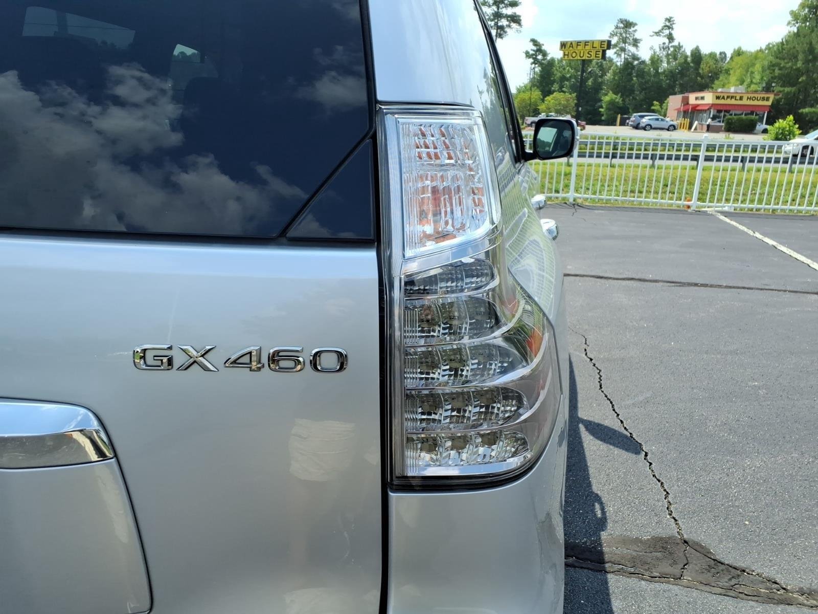 Used 2019 Silver Lining Metallic Lexus GX 460 Premium image 19