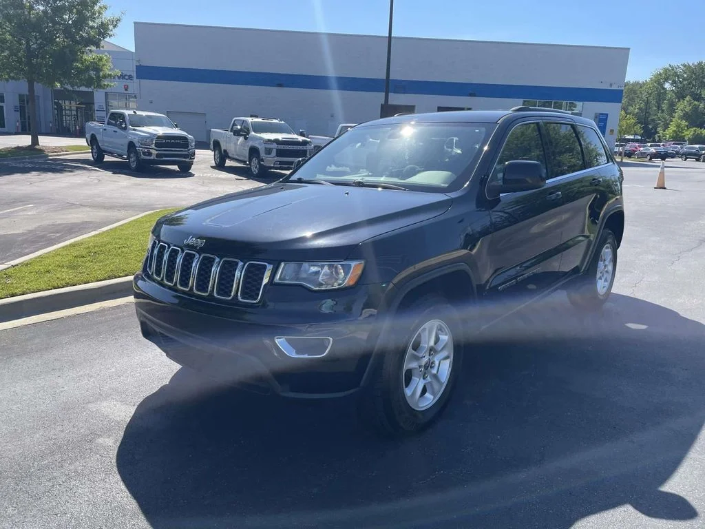 Used 2017 Diamond Black Crystal Pearlcoat Jeep Laredo image 3