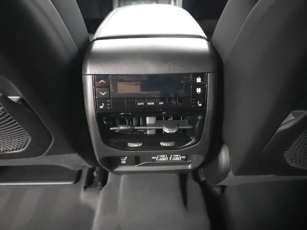 Used 2023 Rocky Mountain Pearlcoat Jeep Limited image 23