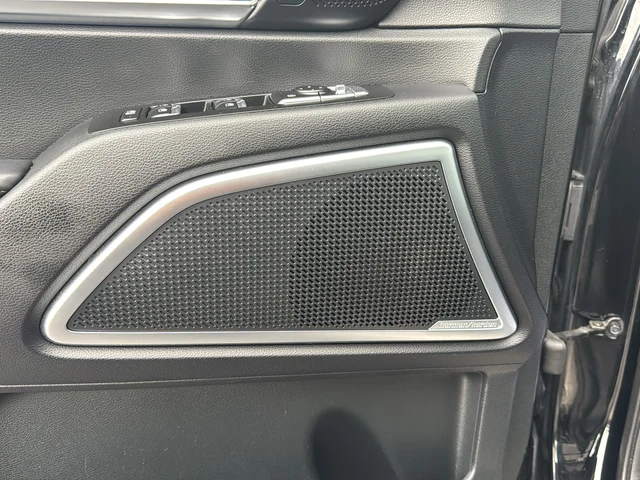 Used 2022 Black Kia SX image 31