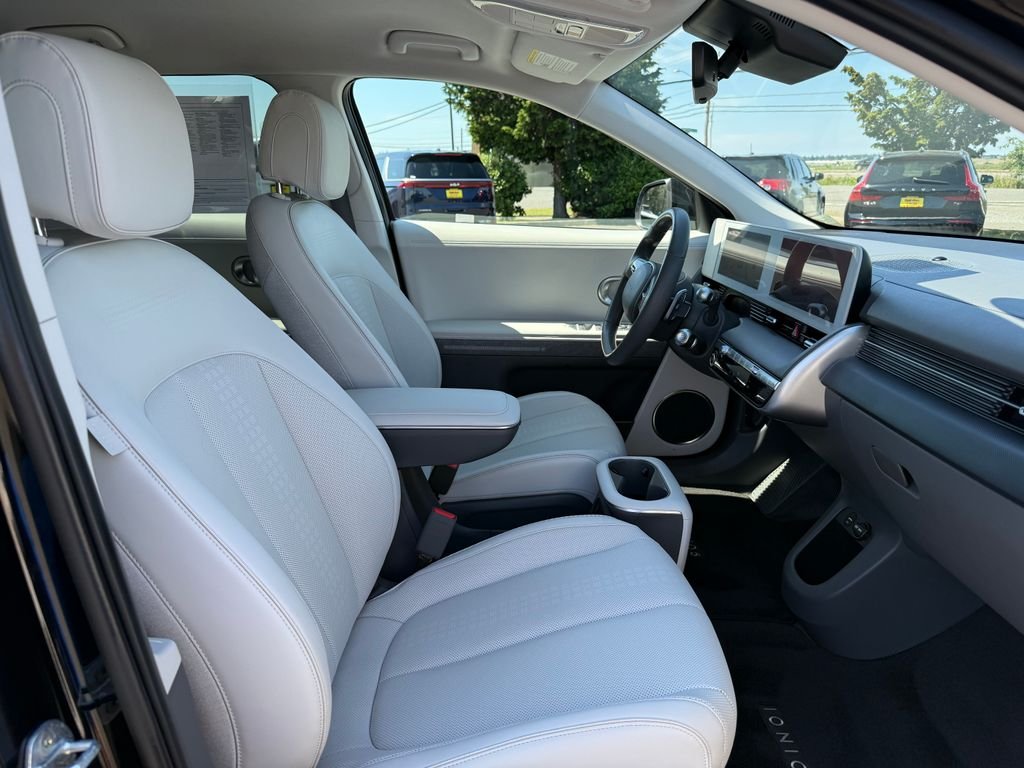 Used 2023 Black Hyundai SEL image 12